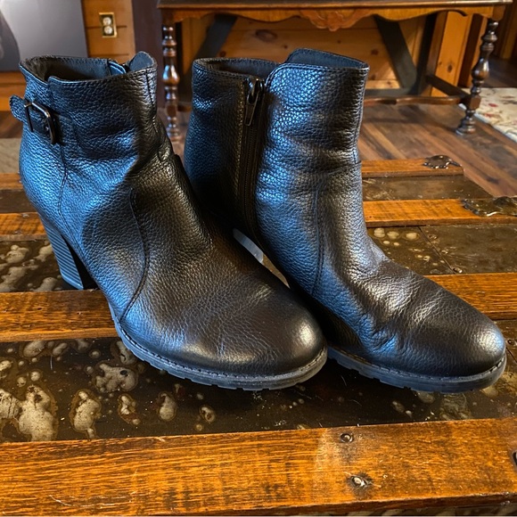 Clarks Shoes - Clarks Black Pebbled Leather Heeled Boots